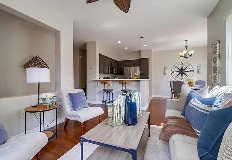 5444 Mandarin Cv — Photo 1