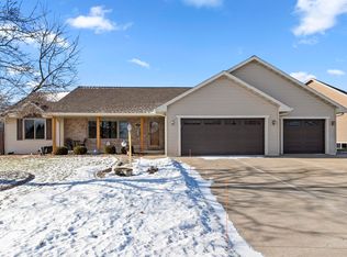 1615 Shallow Creek Ct, Green Bay, WI 54313