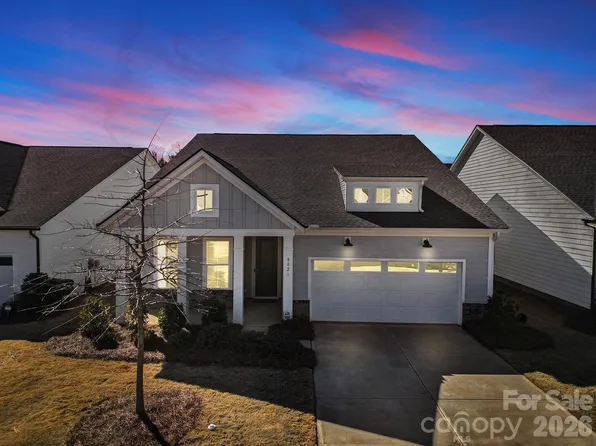 8021 Brookbank Dr, Charlotte, NC 28269