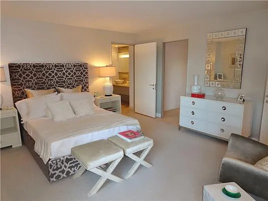 Sold by R New York | media 5