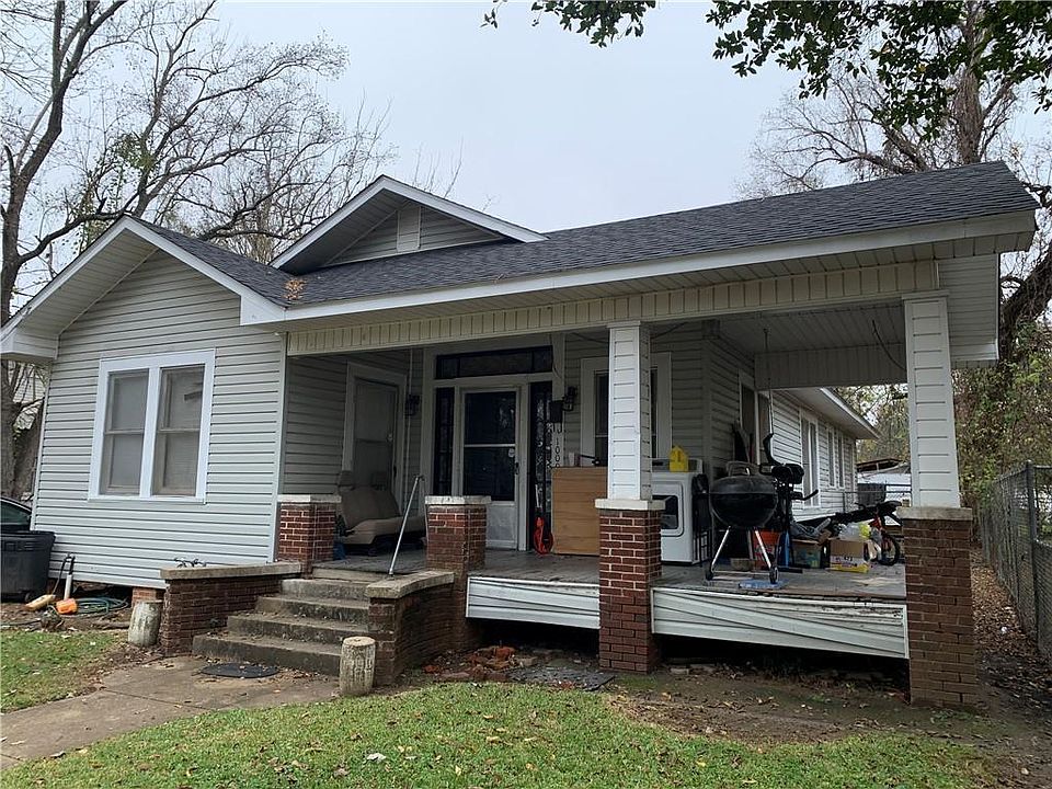 2nd image of 1009 Oxford St