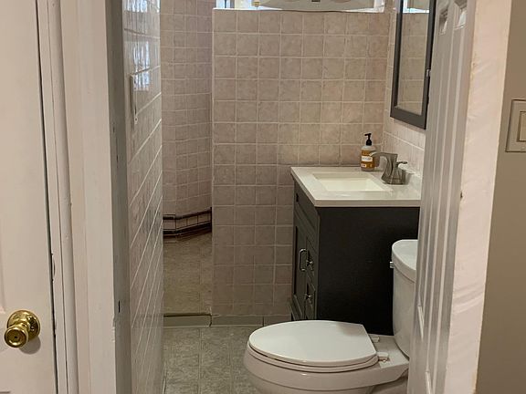 4th image of 5512 N Sawyer Ave
