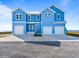 1621 Cape Velero Dr, Rockport, TX 78382