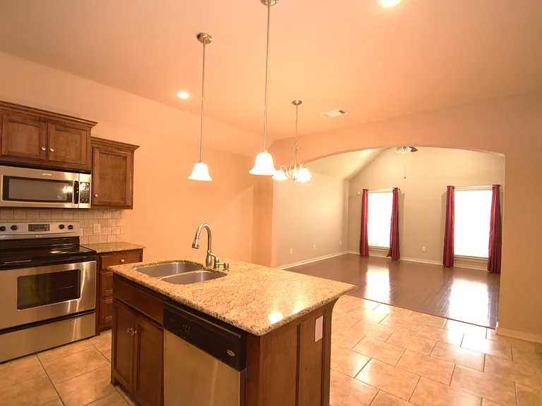3202 Stonepoint Ave — Photo 2