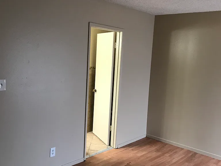 Glenn Apartments — Photo 7