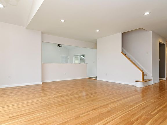 2nd image of 5 Cloverwood Pl