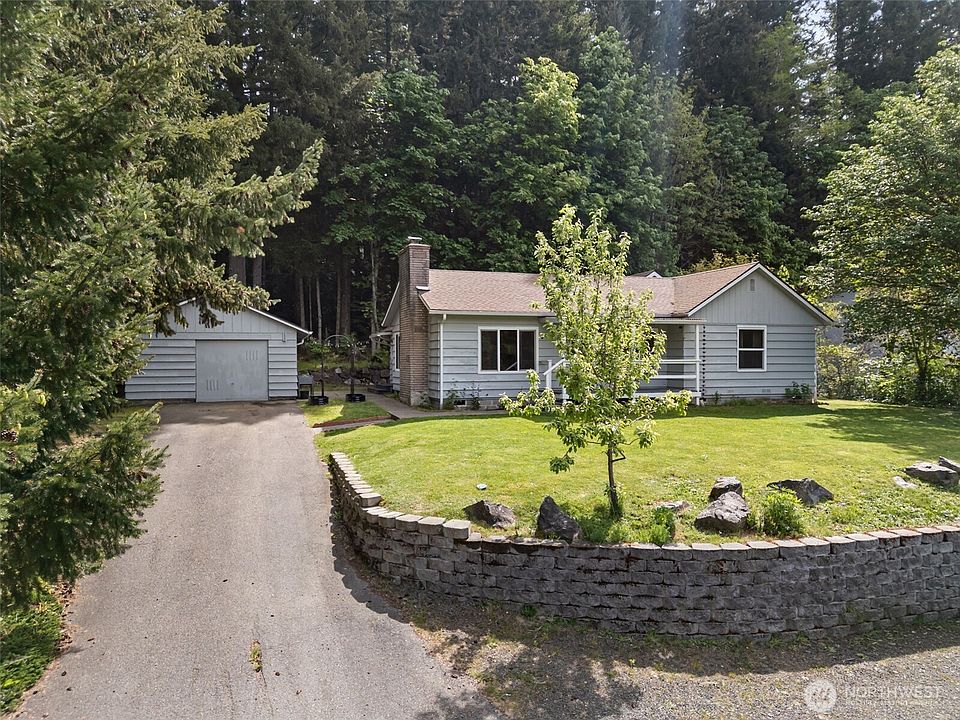 1st image of 120 NE Riverhill Lane