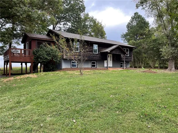 2109 Ranse Staley Rd, Roaring River, NC 28669