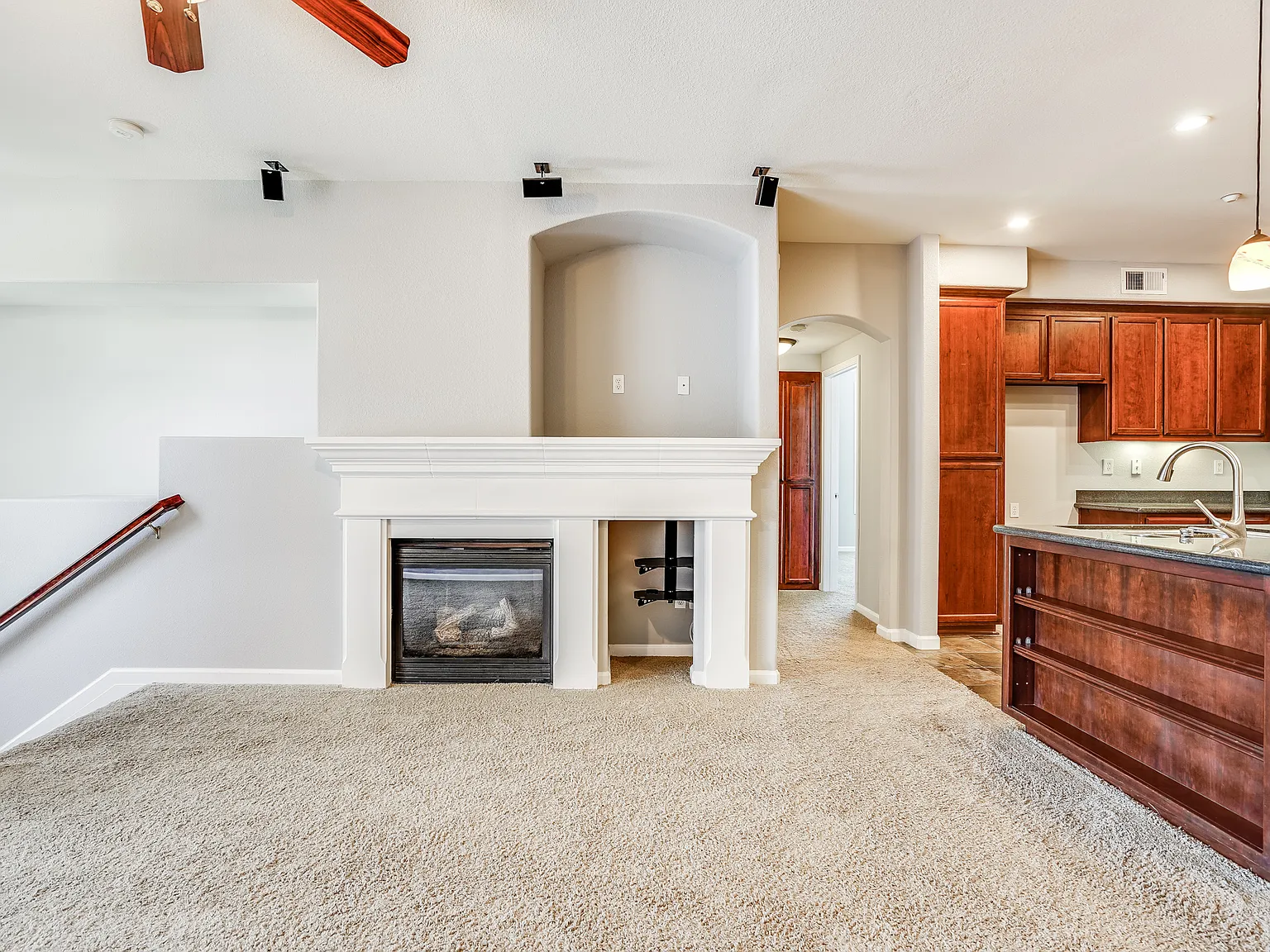 3 bed, 1548 sqft, $3,700 — Photo 2