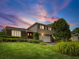 1913 E Seminole Ln, Mount Prospect, IL 60056