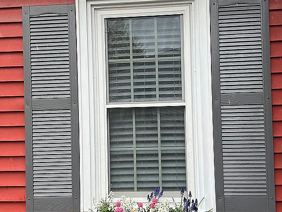 3rd image of 8 Clark St