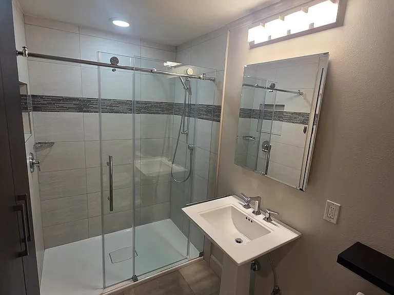 2332 Minor Ave E #8 — Photo 6