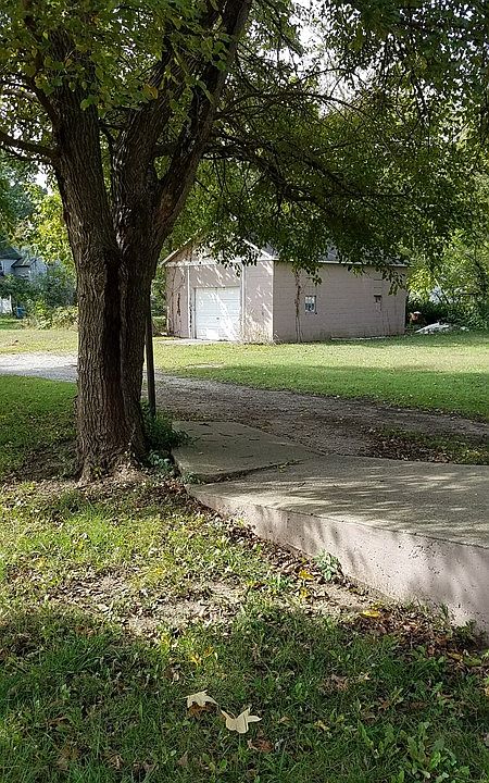 2nd image of 300 S 6th St