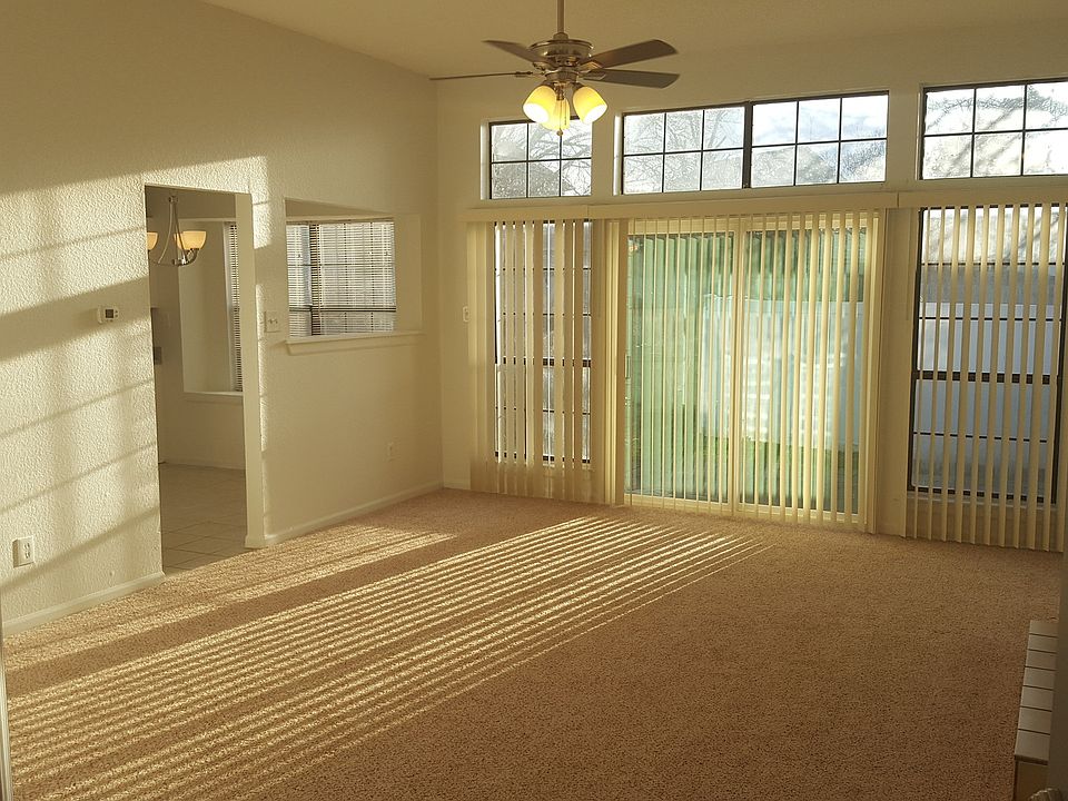 1st image of 139 Hunter Dr