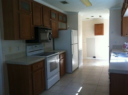 3rd image of 1027 Greenskeep Dr