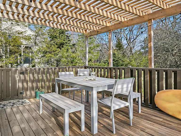 75 Bryan Rd — Photo 24