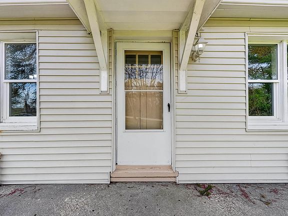 3rd image of 15029 Terry Rd