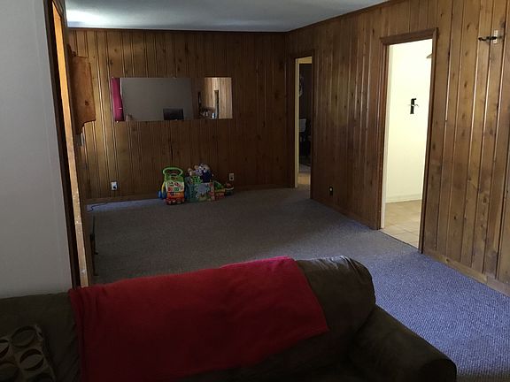 4th image of 18 S Basswood Ave