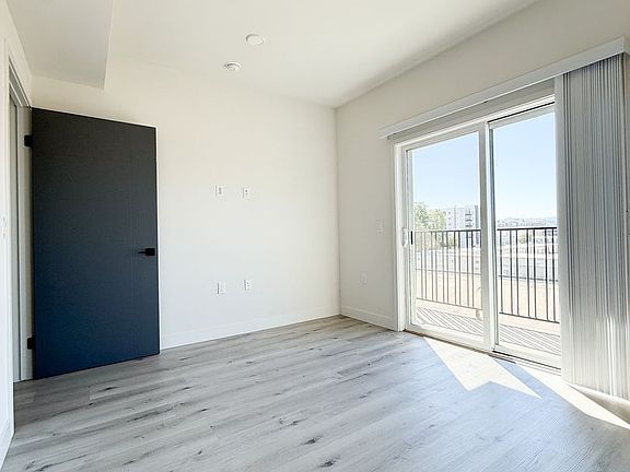 5th image of 6904 Eton Ave #401