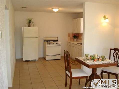 4th image of 144 W Villaret Blvd #104