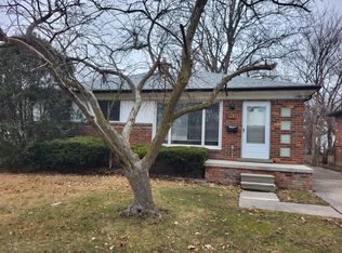 19873 Beaconsfield St, Harper Woods, MI 48225