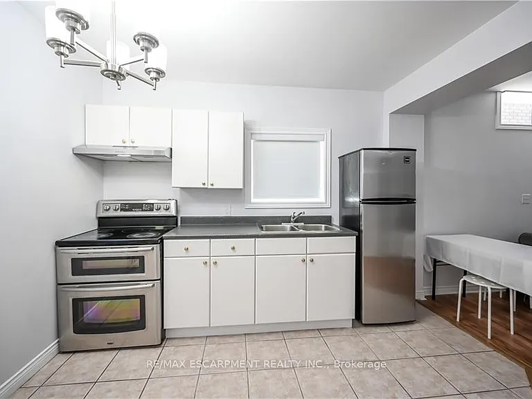 296 Winterberry Dr #LOWER — Photo 7