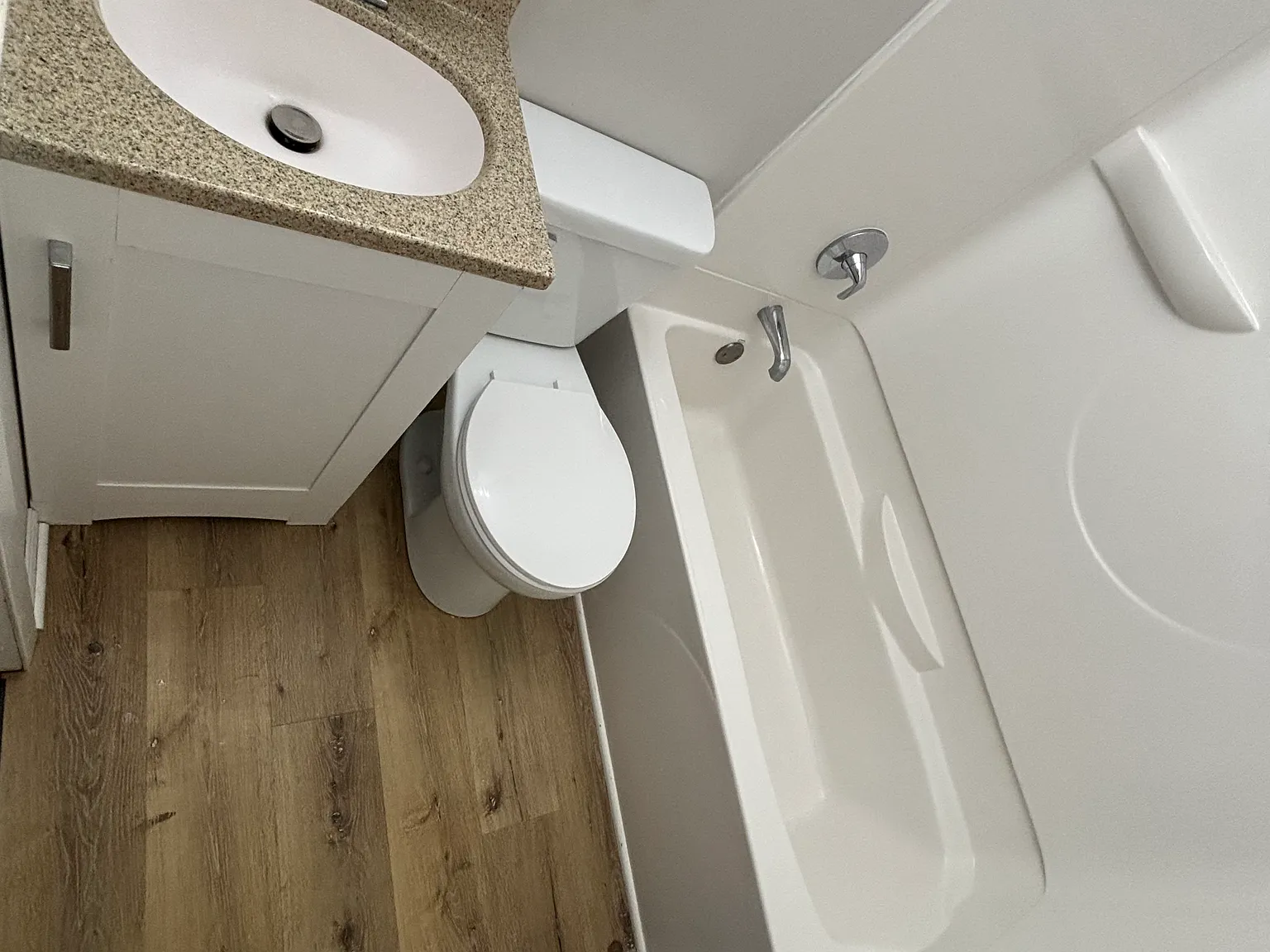 1 bed, $895 — Photo 4