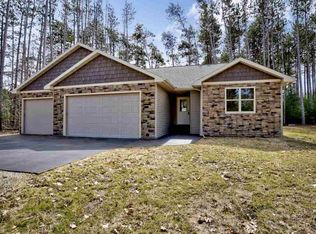 E2581 Pine Ct, Waupaca, WI 54981