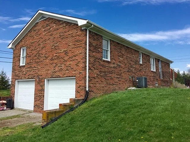 111 Pleasureville Rd — Photo 4