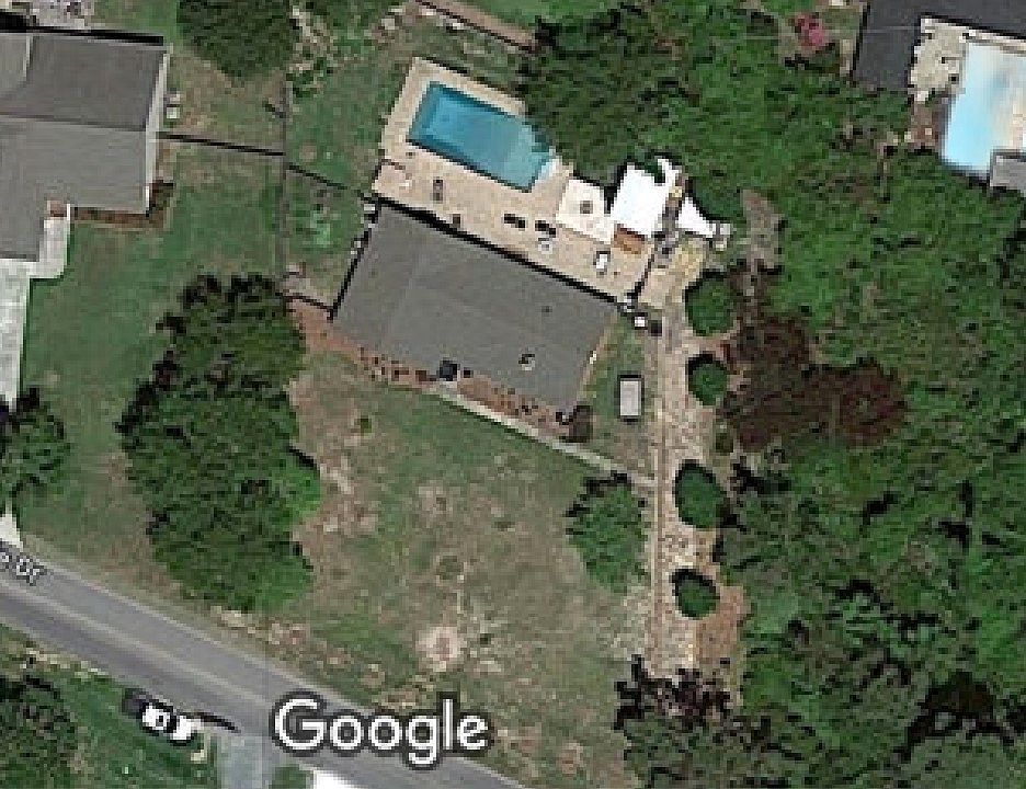 2nd image of 111 Circle Dr