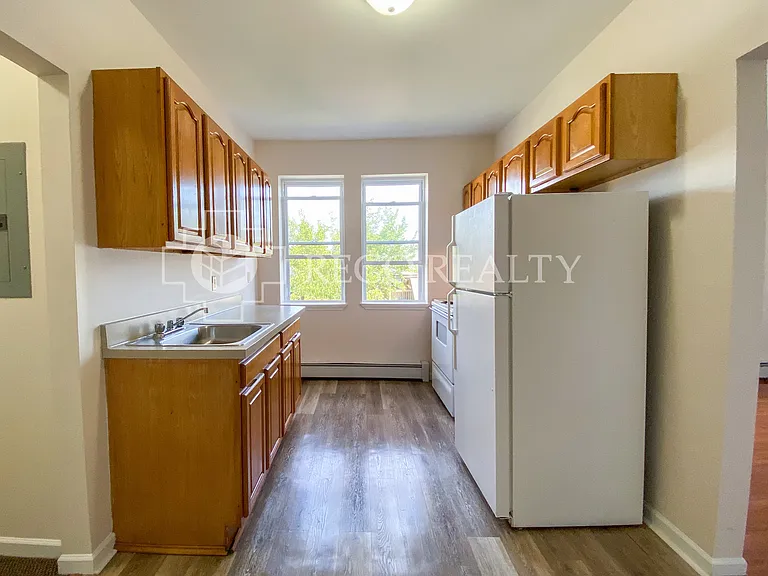 162 Ward St #303 — Photo 9