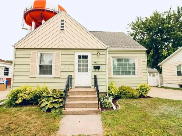 1425 11th St N, Fargo, ND 58102