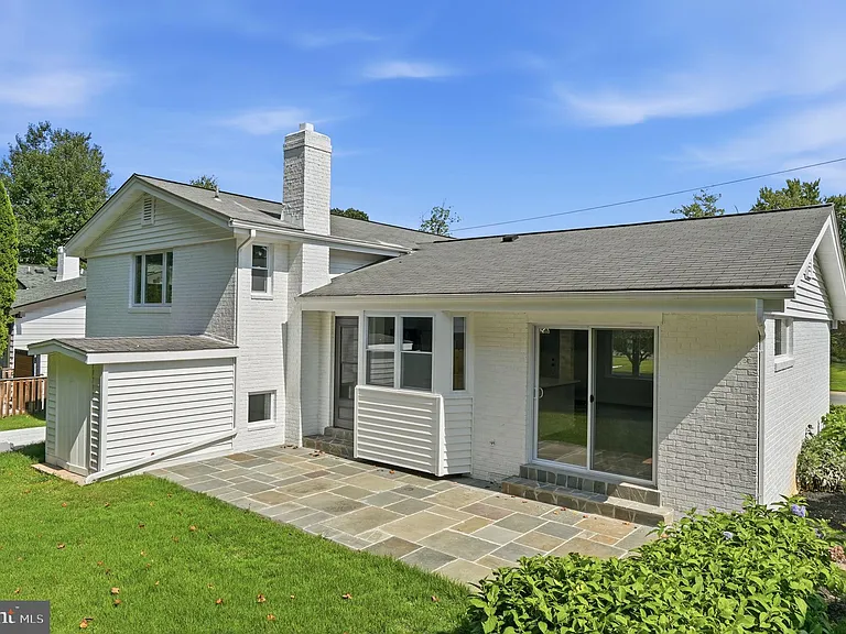 9831 Singleton Dr — Photo 30