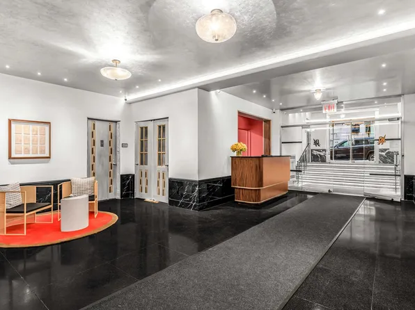 307 East 44th Street image 11 of 27