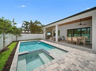658 93rd Ave N, Naples, FL 34108