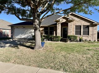 212 Long Prairie Dr, Forney, TX 75126
