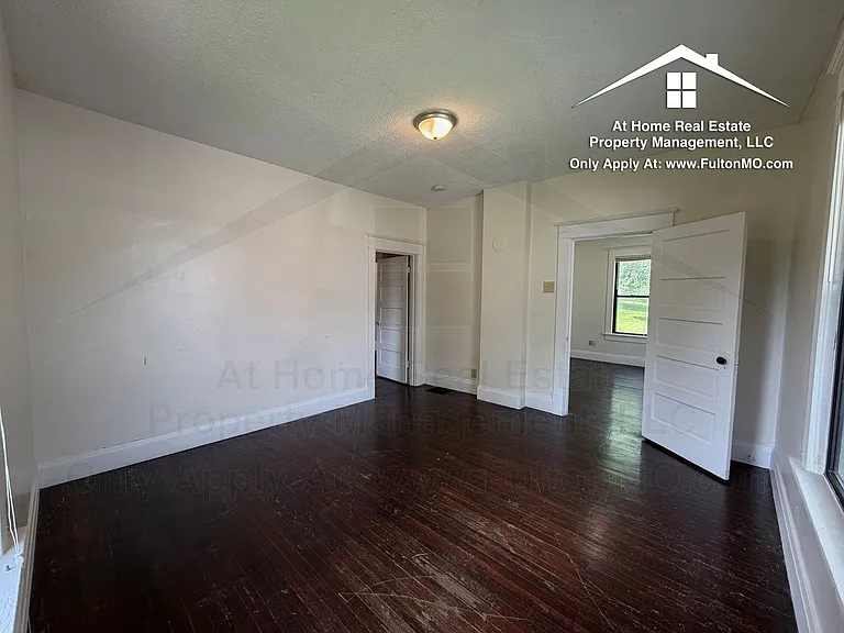 217 W 6th St — Photo 11