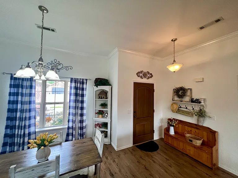 800 Sienna Dr — Photo 2