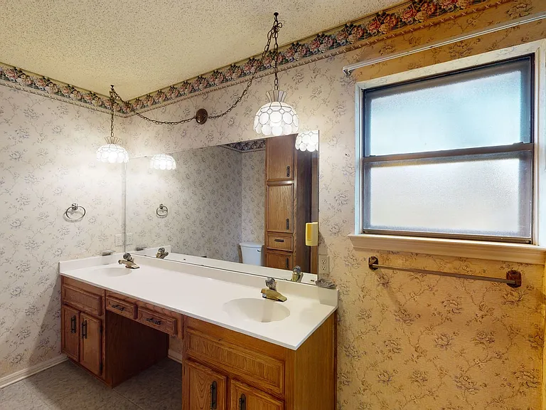 1711 Redwood Dr — Photo 23