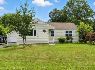 62 Valley Crest Dr, Wethersfield, CT 06109