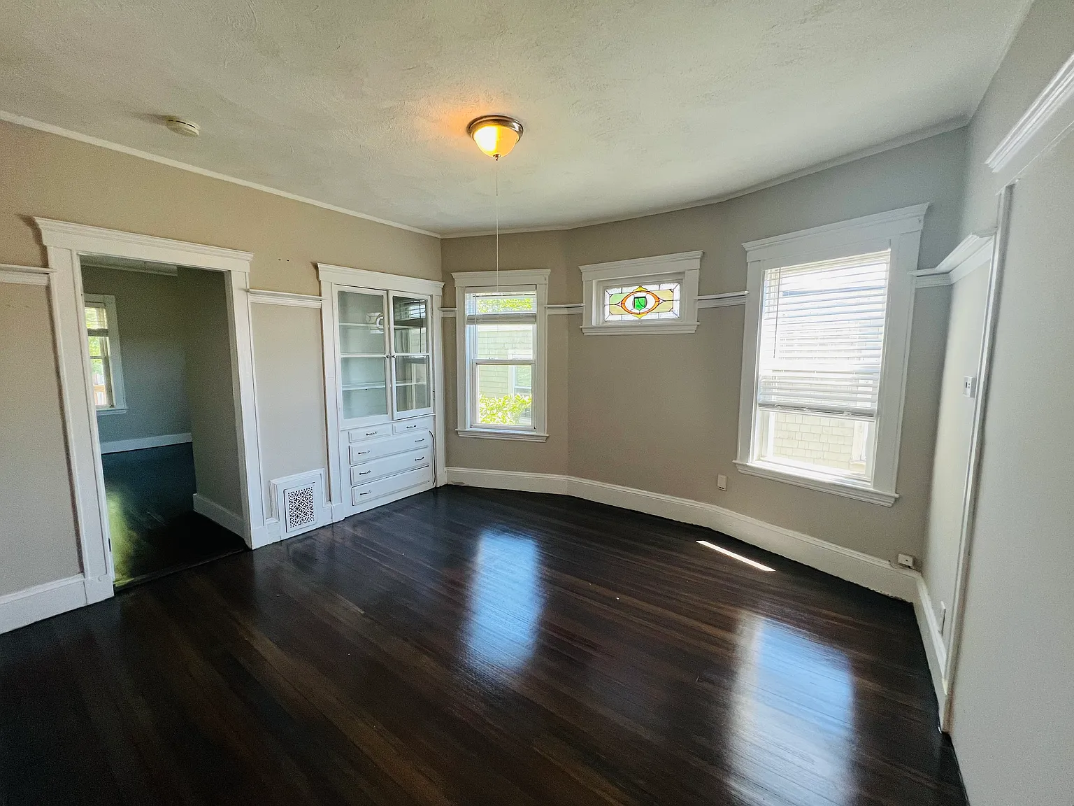 3 bed, 1.0 bath, 9999 sqft, $3,000 — Photo 1