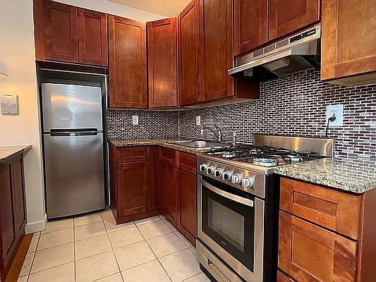 2nd image of 90 Stanton St APT 3D