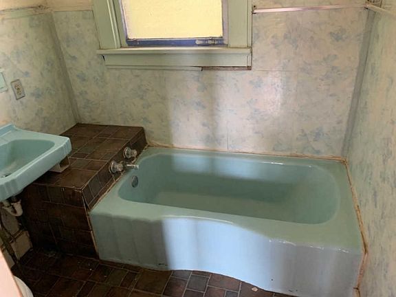 5th image of 2327 Iroll Ave