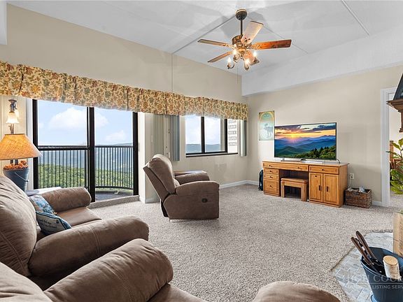 3rd image of 303 Sugar Top Drive #3927