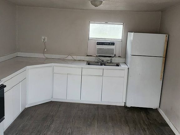 2nd image of 6029 Cessna Dr