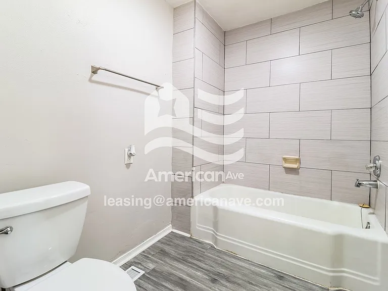 1651380_012_main_bathroom_14364297.jpg