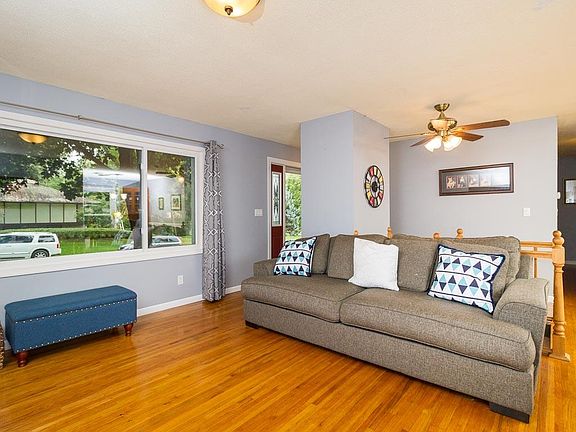 2nd image of 1880 Lamplight Dr