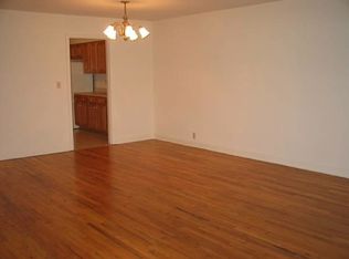 9 W Daniels Rd, Palatine, IL 60067