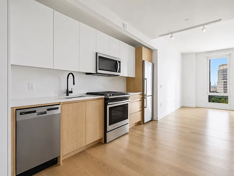 200 Montague St #15E — Photo 7