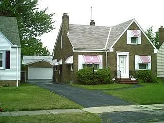 3946 E 177th St photo 1